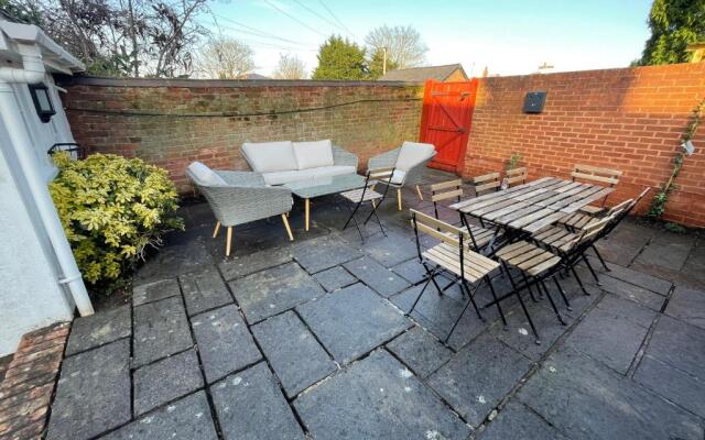 NomiHomes-Otis House-Free Parking x 2-Central -10ppl