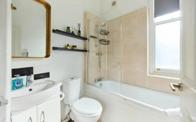 The Putney Classic - Trendy 2bdr Flat