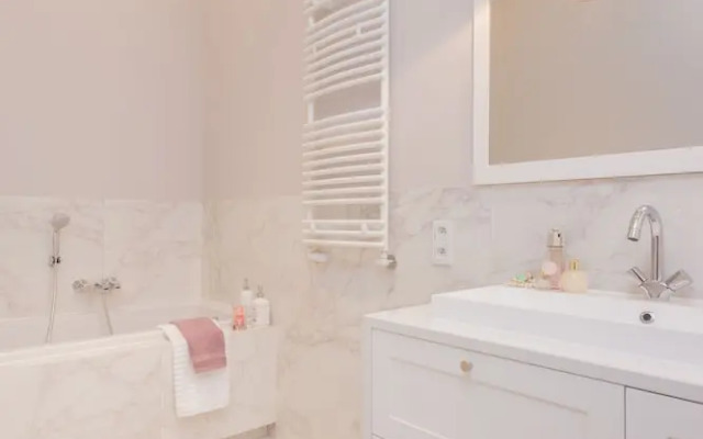 UNIT Centrum deLuX Plac Zbawiciela