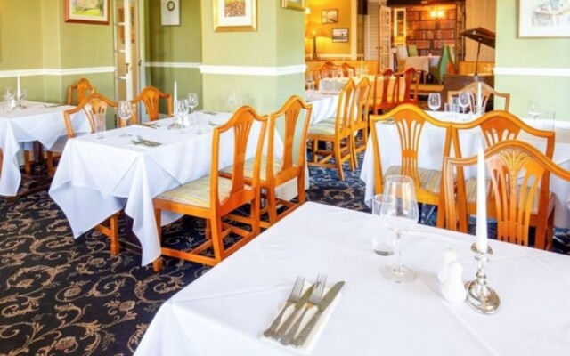 OYO Lamphey Hall Hotel