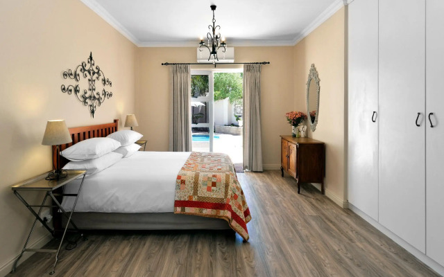 Petit Plaisir is a Romantic Self-catering Cottage on the Side of the Village no1