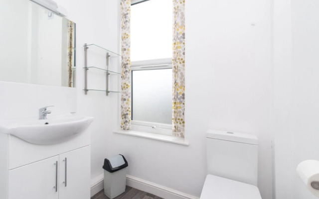 The Linden Leaf Rooms - Classy Studios
