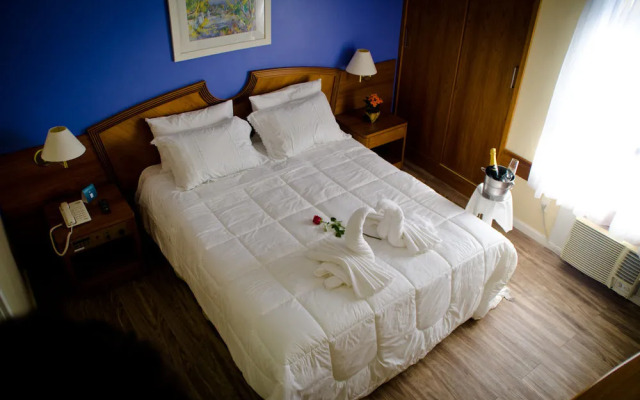 卡舒埃鲁广场酒店(Cachoeiro Plaza Hotel)