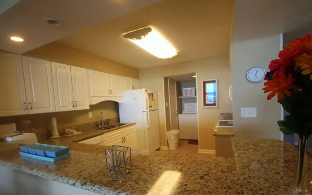 Club Regency in Regency Towers