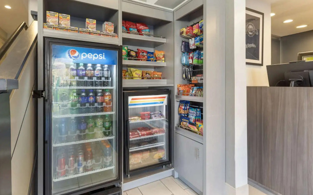 Best Western Plus Milwaukee West