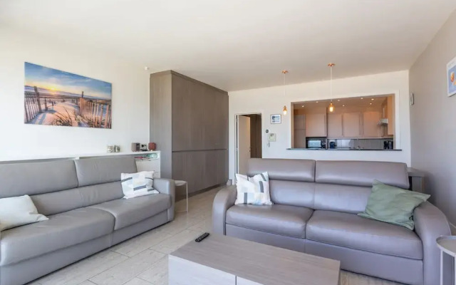 Apartment in Zeedijk With Sea View