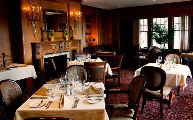 Crown Mansion Boutique Hotel & Villas
