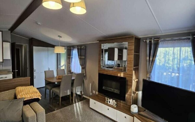 145 Woodside View
