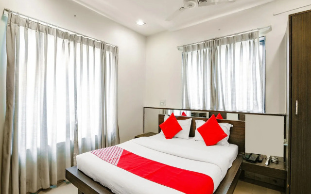 OYO 13810 Hotel The Gentleman