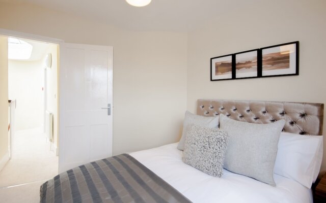 Elliot Oliver- 2 Bedroom Duplex Town Centre Apartment