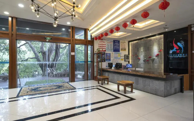 Guilin Crystal Crescent Moon Hotel