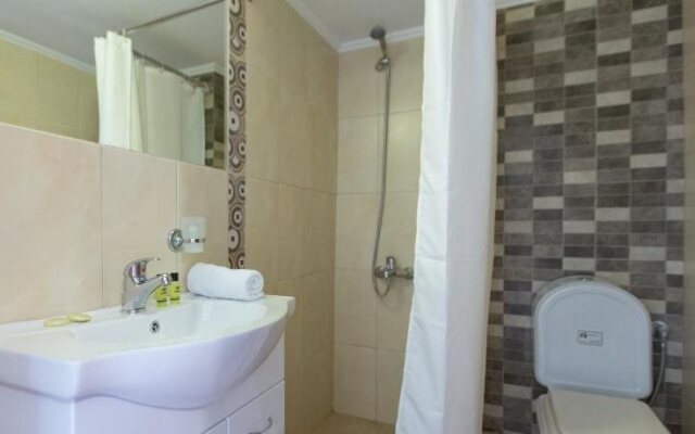 Tolon Beach Hotel