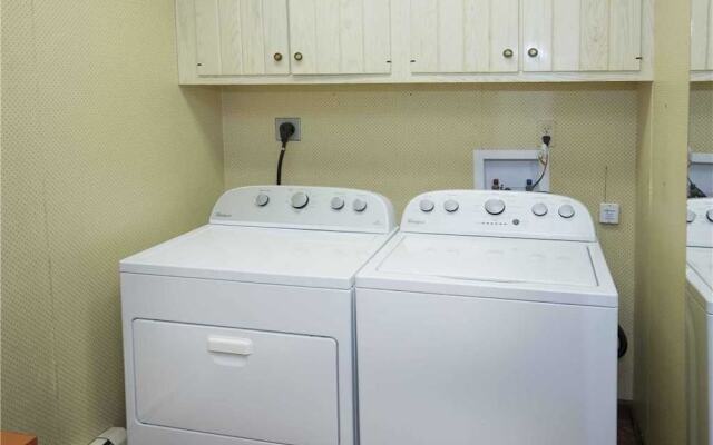 Sunburst Residence 5 Bedrooms 3.5 Bathrooms Home