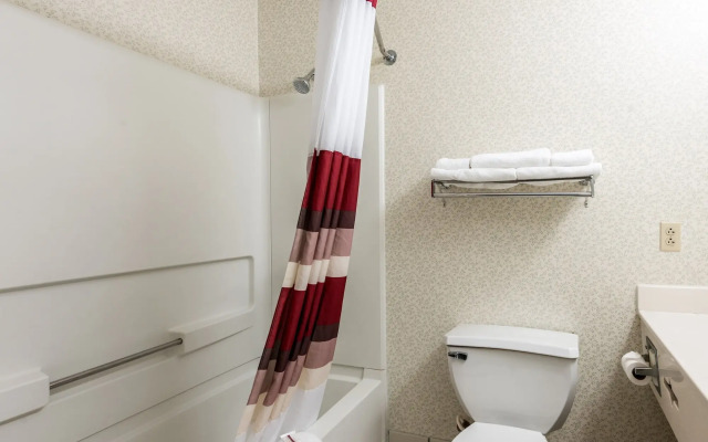 Red Roof Inn & Suites Knoxville East