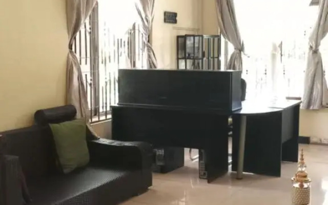 African Flower Hotel