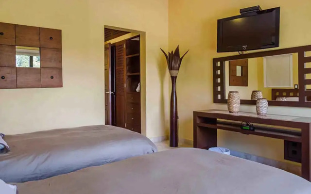 Hermosa Mayette Villa by ChezPlaya