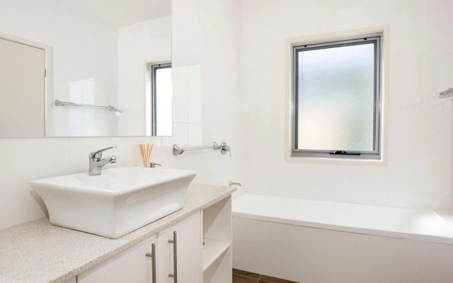 Thalassa I Pet Friendly I 2 Mins Walk to Beach