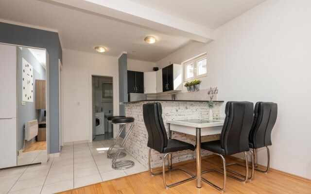 Stunning Apartment in Makarska With Wifi and 1 Bedrooms