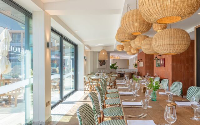 Harbour Beach Club & Hotel