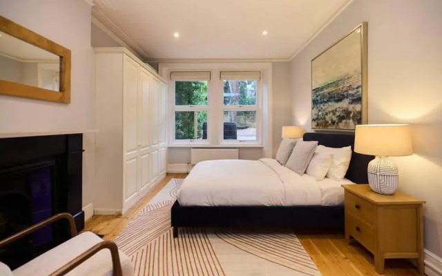 The West Kensington Hideout - Cozy 2bdr Flat With Garden