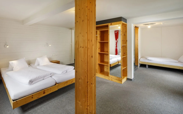 Hirschen Guesthouse - Village Hotel