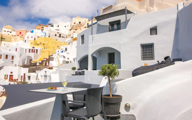 Theodora Suites Santorini