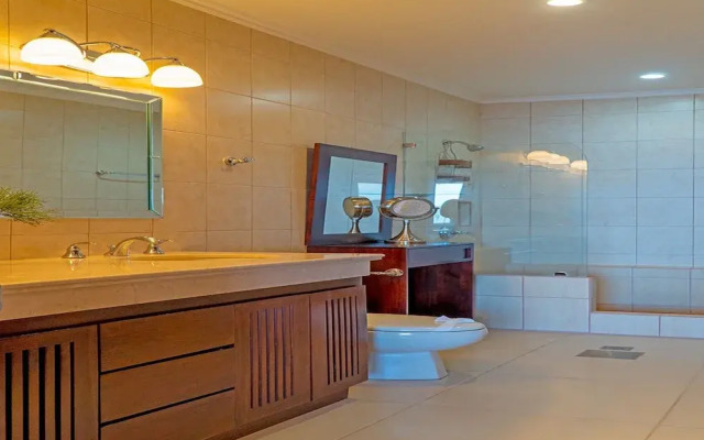 Ocean View Luxury Condo at Flamingo Towers