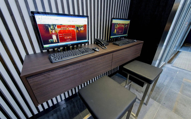 Отель 81 Premier Star