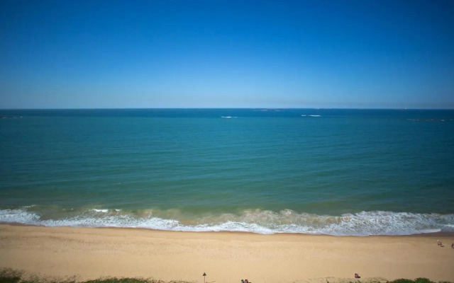 FLAT Beverly Hills 401B