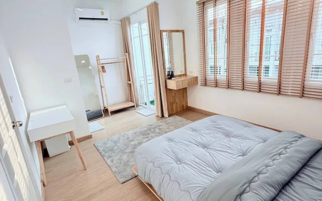 Minimalist Townhome Stay