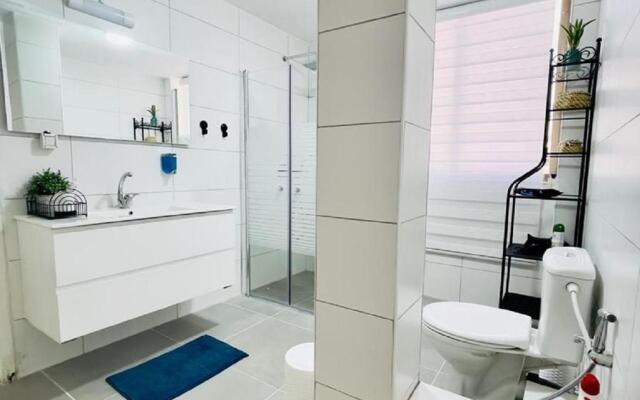 Beautiful apartment on the beach in Bat yam