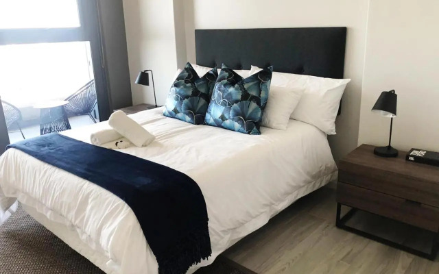 Umhlanga Arch 10th Floor- Sea Views!