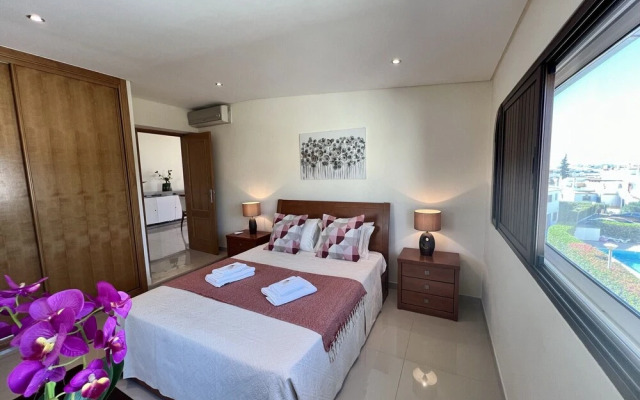 Quarteira Classic With Pool by Homing
