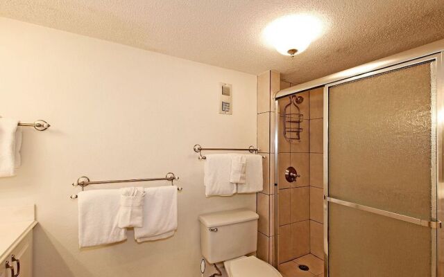 Shoreline 1074 Condo by RedAwning