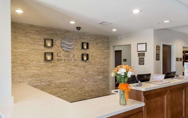 Comfort Inn & Suites Victoria North