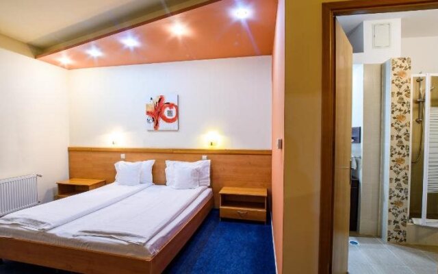 Hotel Torontal