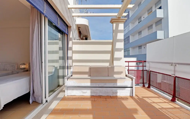 Monte Gordo Downtown by Homing