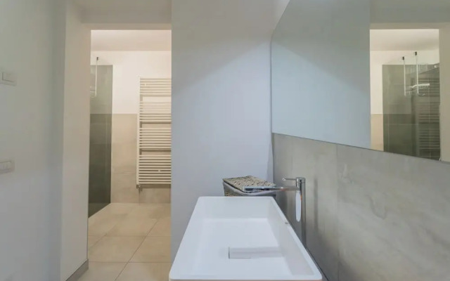 Blooms by the Lake by Rent all Como