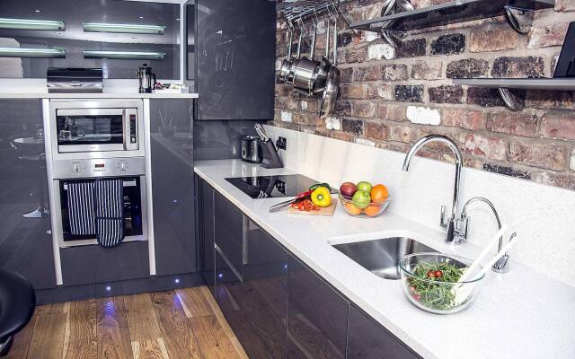 Base Serviced Apartments - Sir Thomas Street