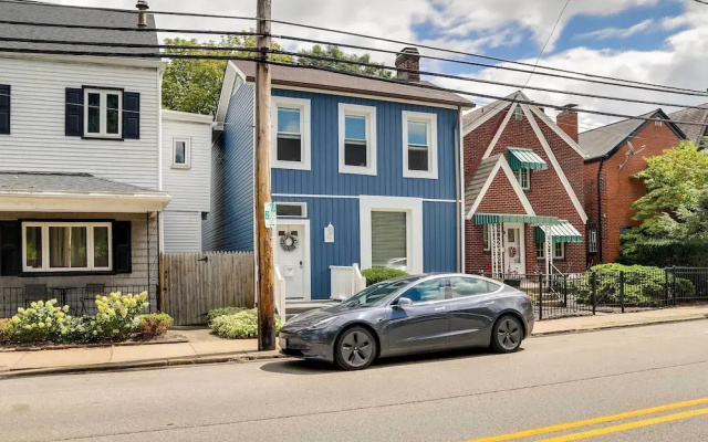 Walk to Walnut St: Shadyside House w/ Deck