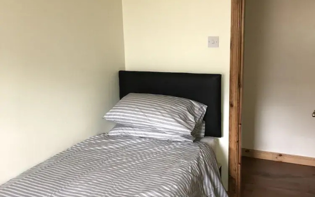 2 Varis Apartments