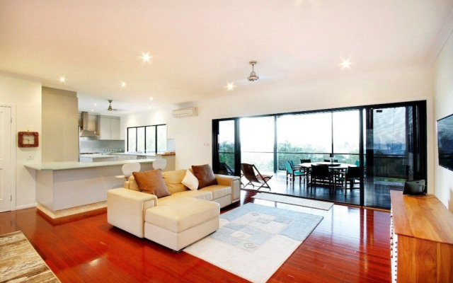 Hideaway Retreat Beach House with Pool