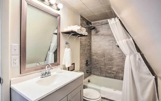 Charming Evanston A-frame: Dog Friendly!