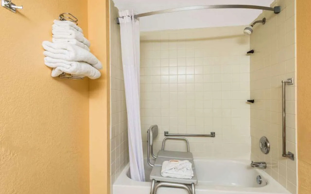 Days Inn Hurstbourne