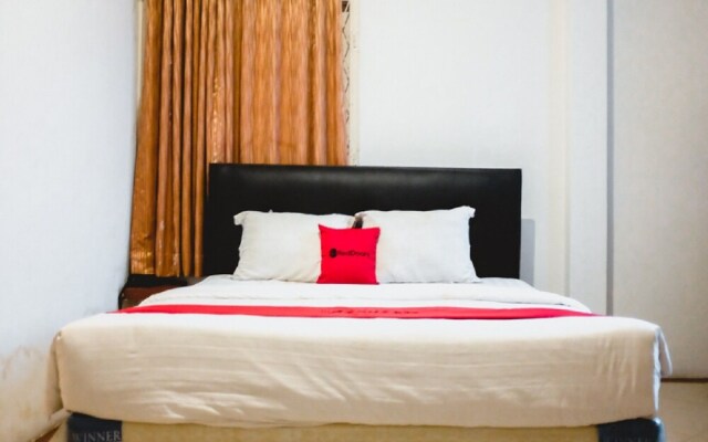 RedDoorz Plus near Palembang Indah Mall