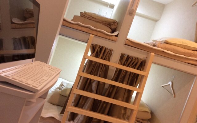 Toranomon Station bnbplus Capsule hotel