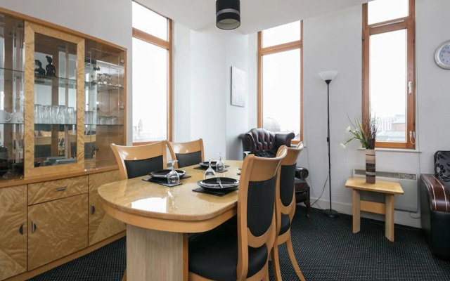 City Centre Apartment With Panoramic View