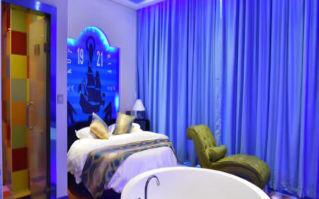 Romantic Coast Theme Hotel
