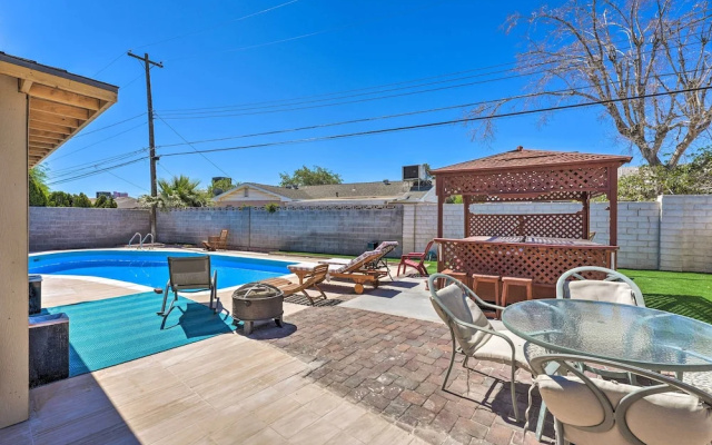 Las Vegas Getaway w/ Patio & Grill: ~3mi to Strip!