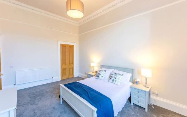 Wonderful Luxury West End Apartment